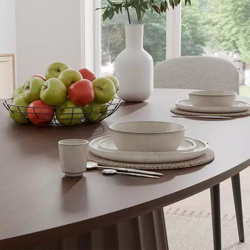Tavolo da pranzo ovale in legno massello 67x33,5 con elegante base affusolata per 6 persone