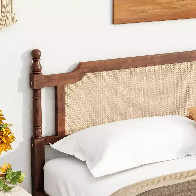 Struttura Letto in Legno di Pino King Size con Testiera e Pediera in Rattan – Marrone