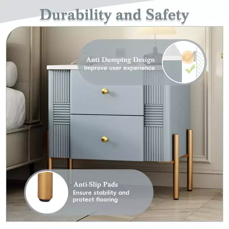 Comodino Moderno Minimalista con 2 Cassetti – Gambe e Maniglie in Metallo Dorato, Design Testurizzato