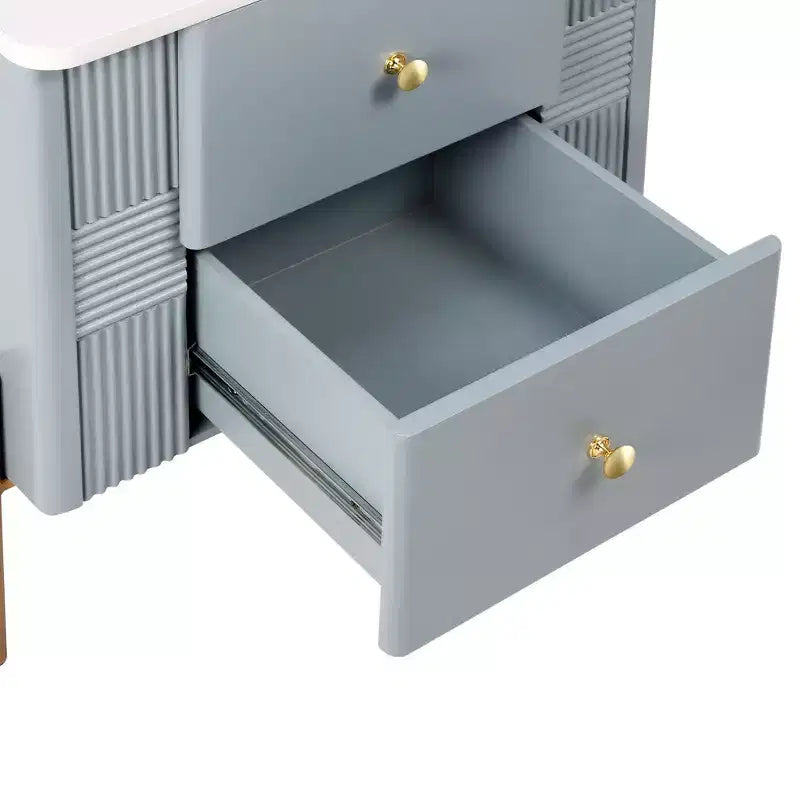 Comodino Moderno Minimalista con 2 Cassetti – Gambe e Maniglie in Metallo Dorato, Design Testurizzato