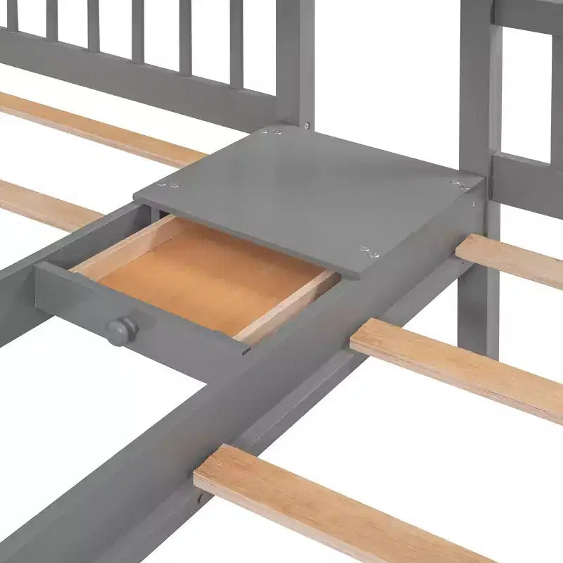 Letto a castello triplo con scala contenitore, 3 posti letto, legno di pino – Matrimoniale, singolo e singolo